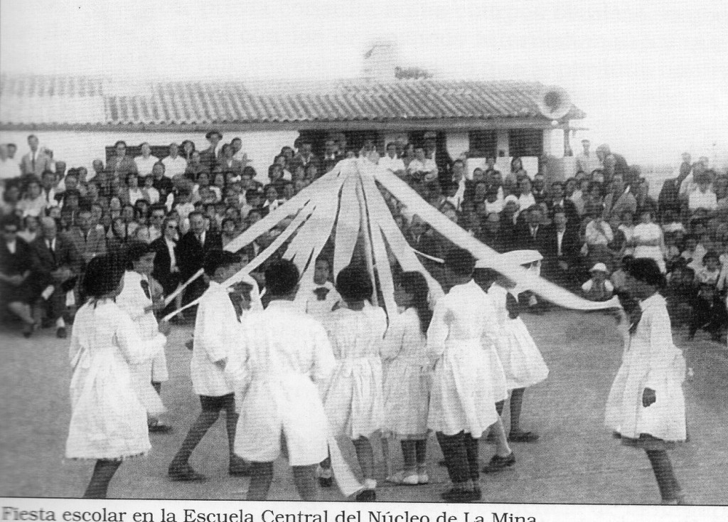 Fiesta escolar en la Escuela Central del Núcleo de La Mina